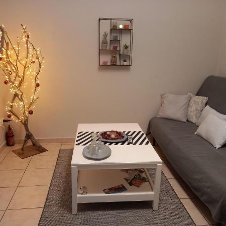 דירות קורופיון Helen'S Welcoming & Cozy Flat מראה חיצוני תמונה