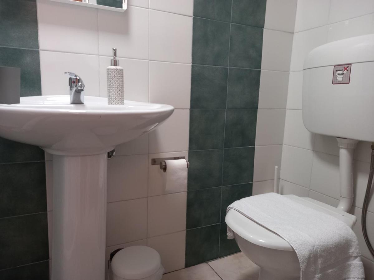דירות קורופיון Helen'S Welcoming & Cozy Flat מראה חיצוני תמונה